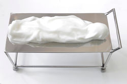 02_ליטל רובינשטיין_מה למעלה מה למטה_2019_נורסטה ויציקת סיליקון_21x10x13סמ