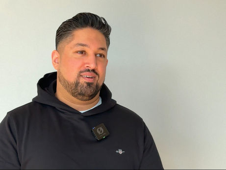 Rene interviewt Vikram: Warum ein Mann Witwen hilft.