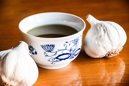 knoblauch-olivenoel-karaffe-holzkochbuch-zander-holzstudio-kyritz