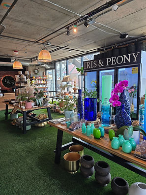In addition to creating custom floral arrangements, Iris & Peony offers a wide range of locally curated gifts and home decor.