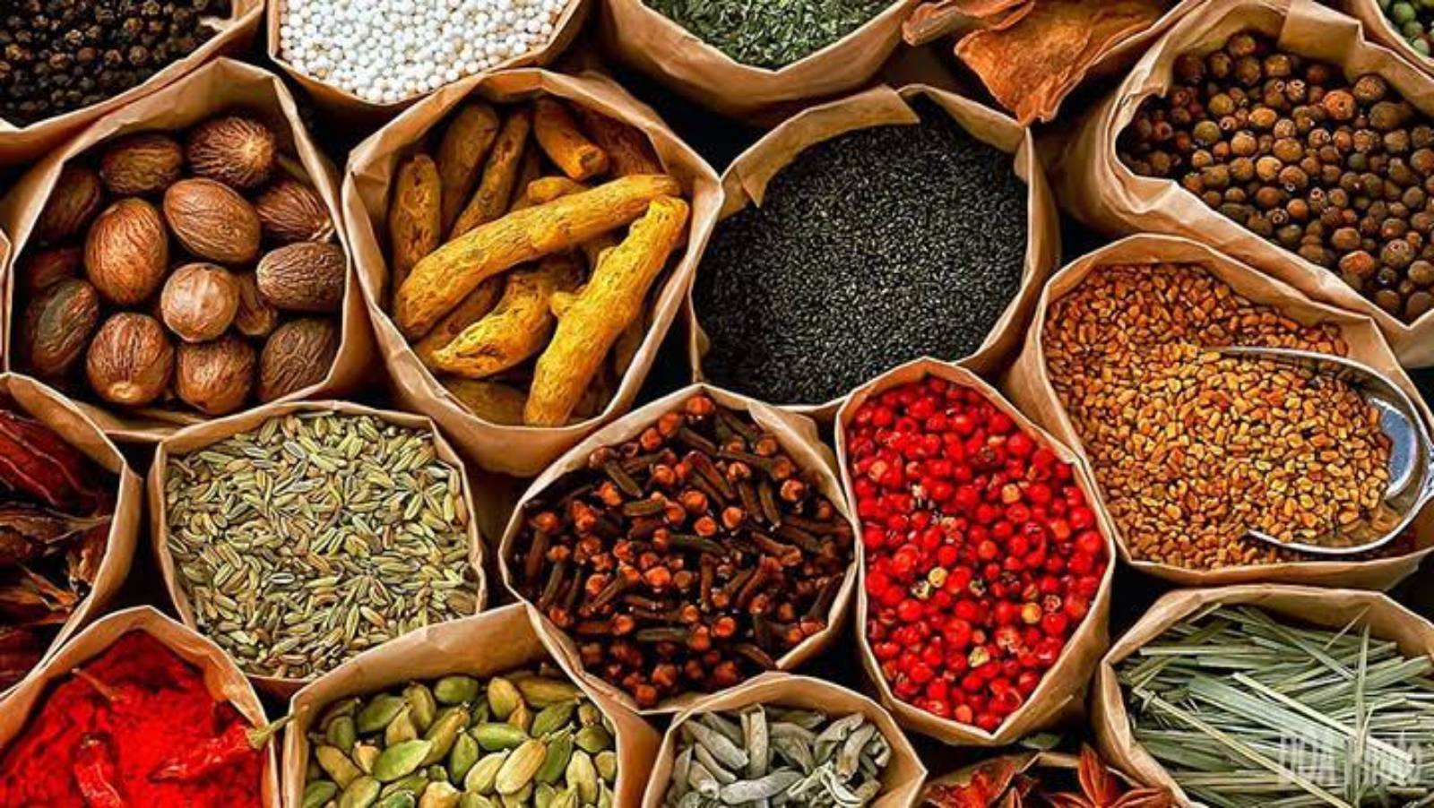 Assortiment d'épices et graines aromatiques