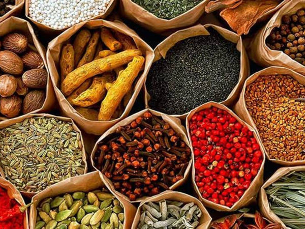 Assortiment d'épices et graines aromatiques