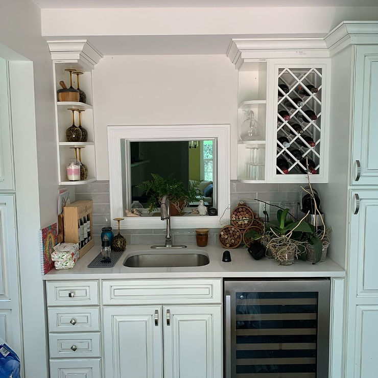 Kitchen bar area