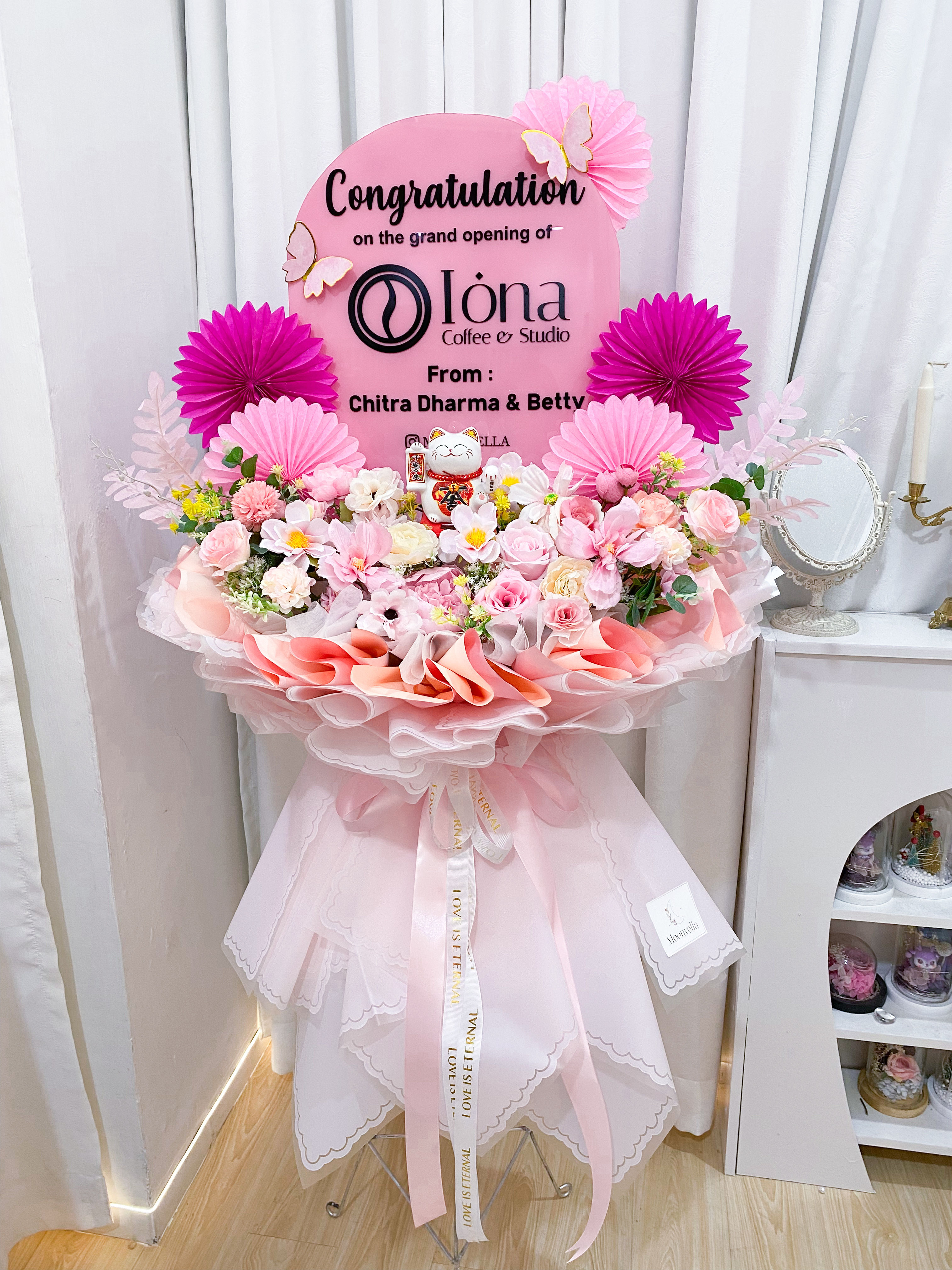 Acrylic Vip Round Lucky Cat