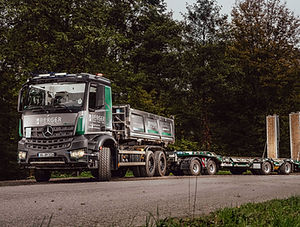 Unser vierachs Tieflader Hubert