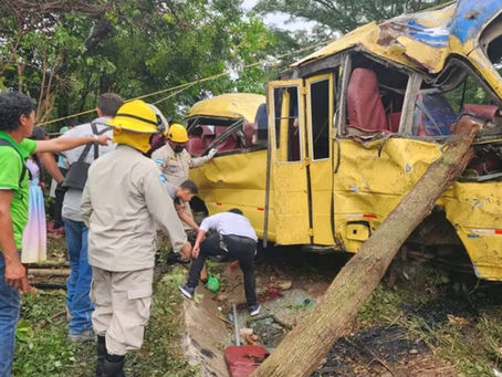 Fatal accidente deja dos mujeres muertas y nueve heridos