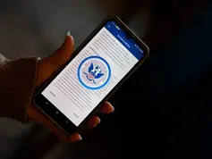 La aplicación CBP One, que permitía a migrantes entrar a EE.UU., deja de funcionar