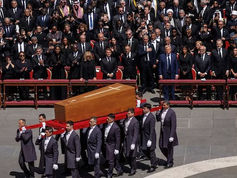 El funeral del Papa Francisco celebrado en una abarrotada Plaza de San Pedro
