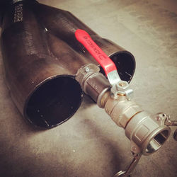 Spraying apparatus connectors