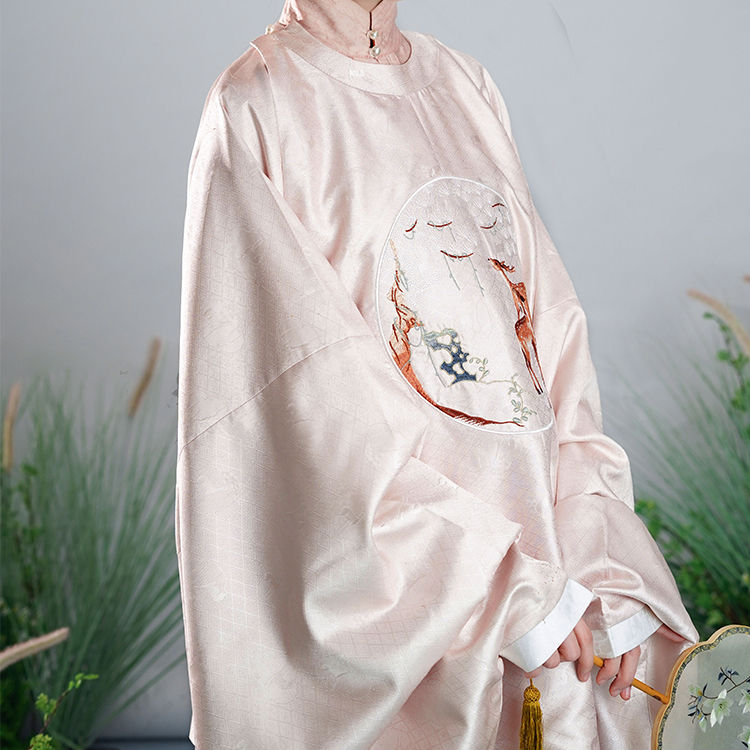 Thumbnail: 春山蔼蔼 Chun Shan Ai Ai | Ming Style Hanfu set