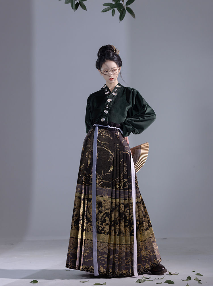 Thumbnail: 月华引 Yue Hua Yin |  Mamian Skirt
