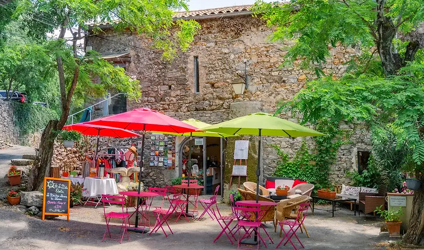 Terrasse-Boutique-Hameau-de-lEtoile.webp
