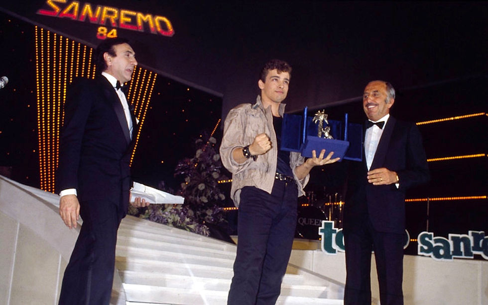 Eros Ramazzotti (center) winning the 'newcomers' section of Sanremo