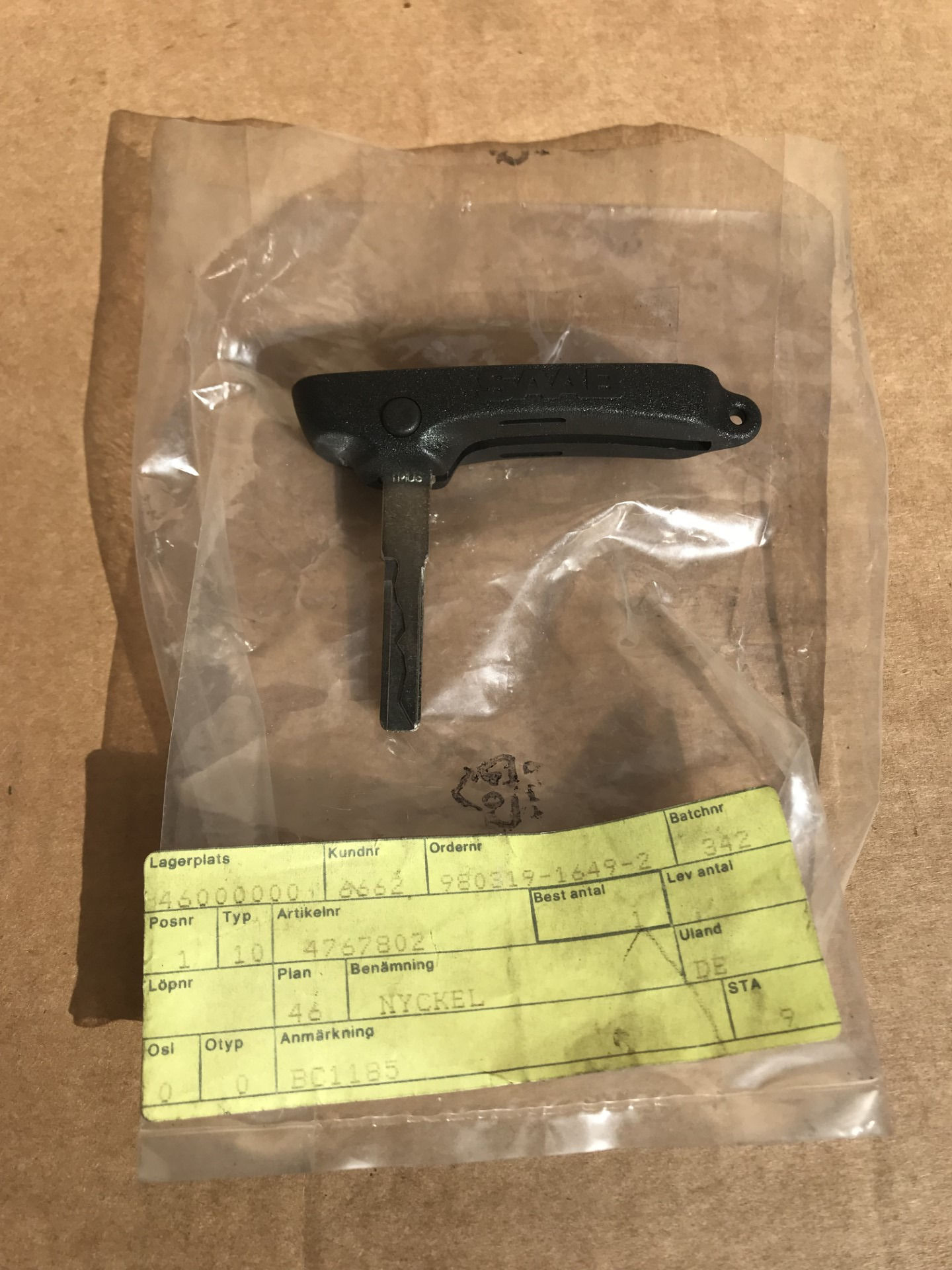 4767802  Key Blank  +  8549719  Remote Transmitter