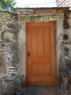 Porta de Entrada em Madeira