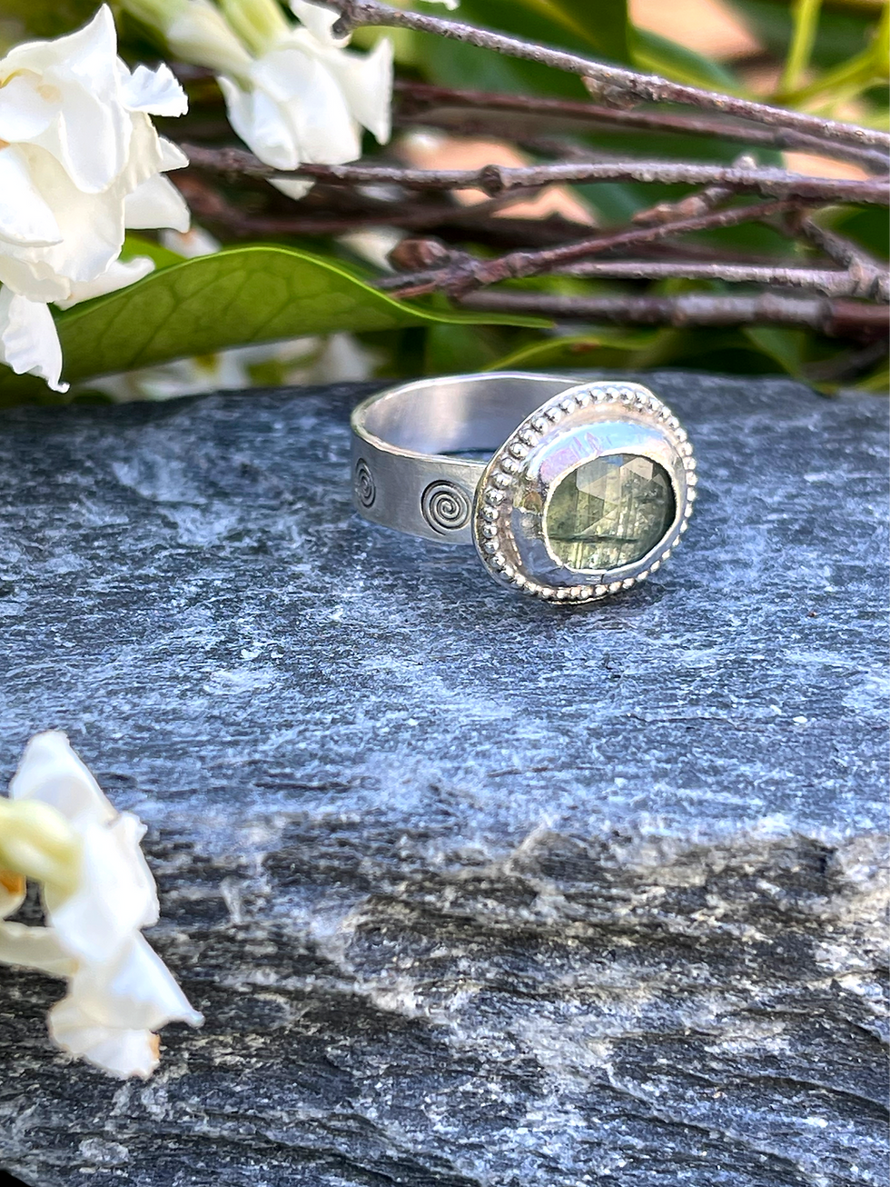 Thumbnail: Kyanite & Sterling Silver Ring -Size 8