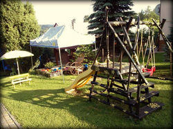 Plac zabaw na podwórku