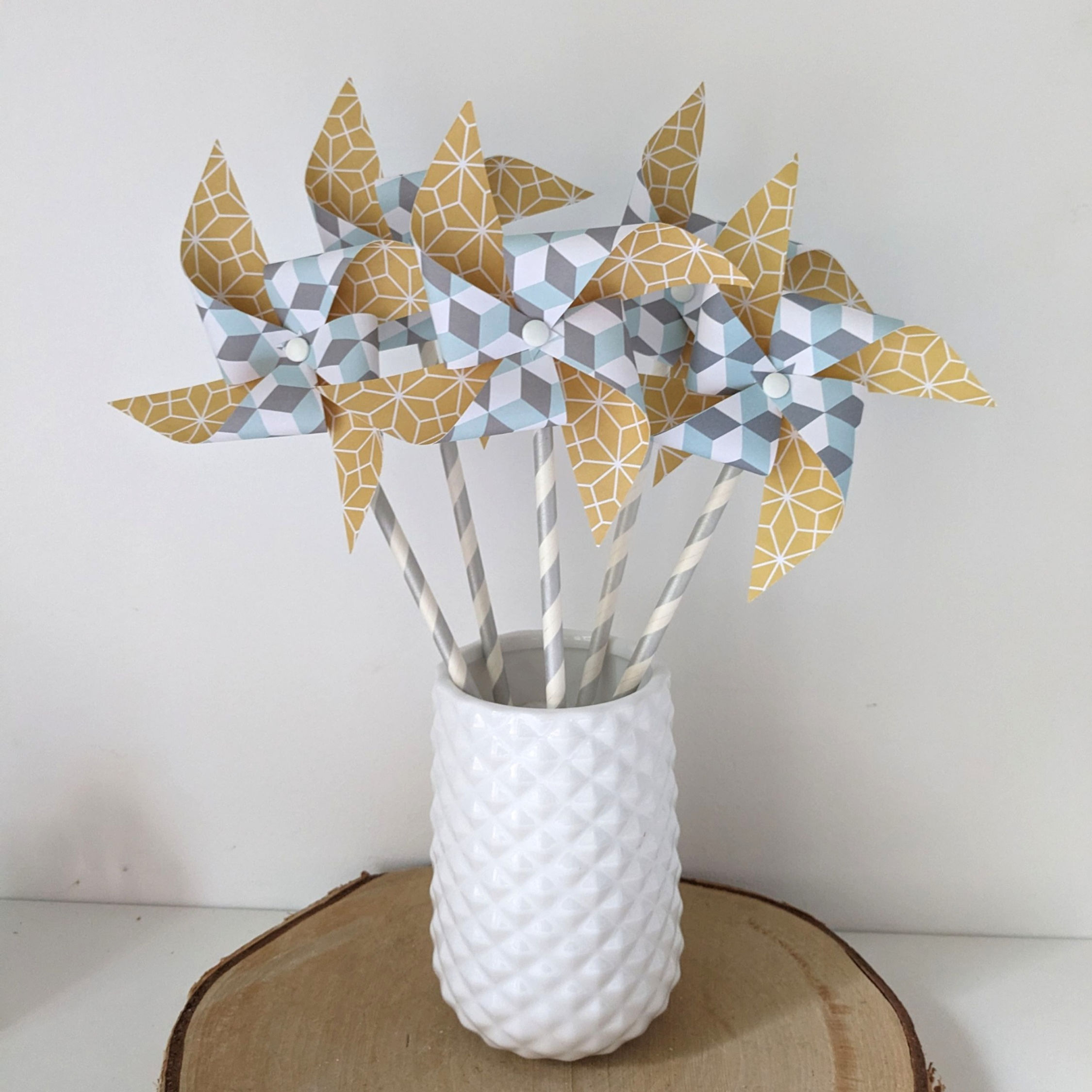 Moulins à vent moutarde, gris et bleu