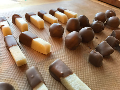 Chokladdoppad mandelmassa