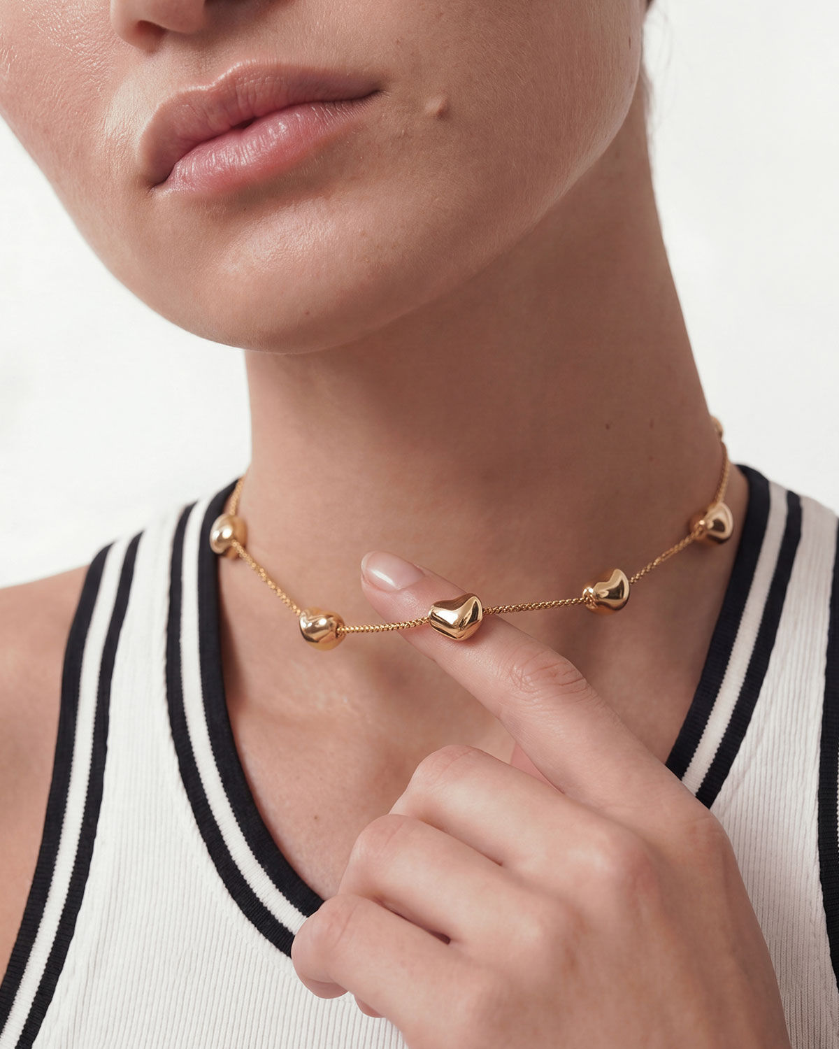 River Stones Necklace anti-tarnish 24k gold necklace, close-up detail — June Gold Forming™