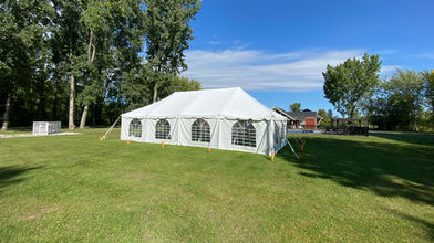 Chalet à louer en Montérégie, parfait pour mariages, réunions de groupe et retraites d'entreprise, accueillant jusqu'à 50 personnes. Réservez dès maintenant votre séjour inoubliable. Location de chalet en ligne.