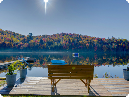 Chalets à louer au bord d'un lac. Chalets à louer sur le bord de l'eau.