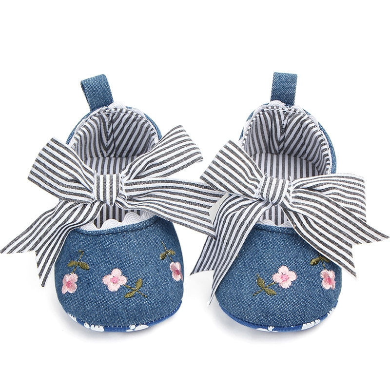 Thumbnail: Baby Girl Floral Embroidered Soft Shoes 