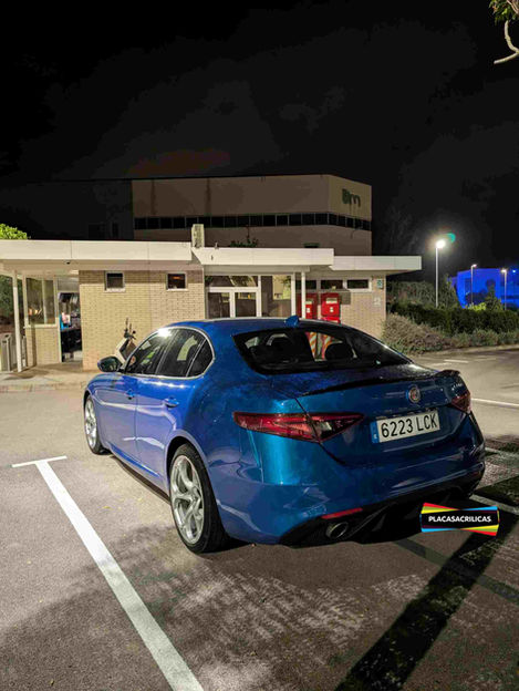 ALFA ROMEO GIULIA matrícula homologada PUSH&GO placasacrilicas.com logo