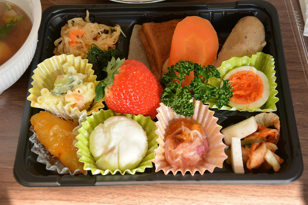 婦人会のみなさんが用意してくださったお弁当!佐野地区の食材を使った豪華なお弁当でした!