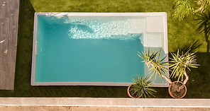petite coque piscine 4 x 2 mètres.png