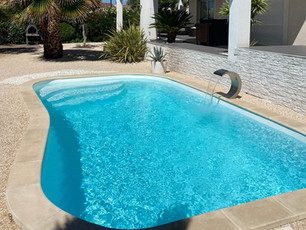 piscine coque DESIGN-BETA-BLANCHE-11.jpeg