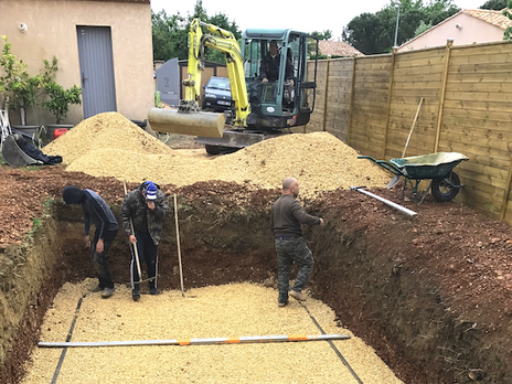 Installation piscine coque étape 2 radier.png