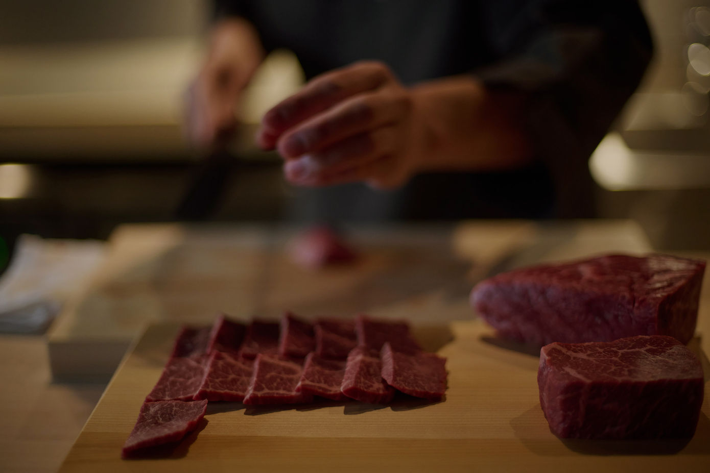 麻布十番にある割烹料理店、麻布割烹 十の調理風景