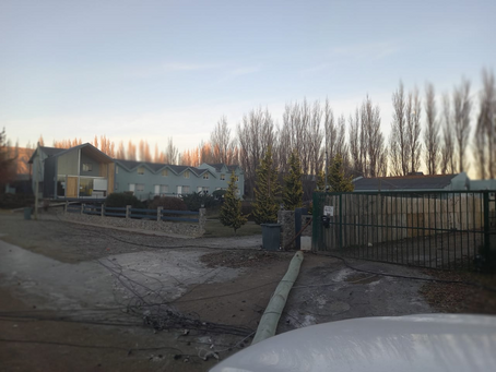 Camión chocó línea de postes y afectó servicios de Cotecal