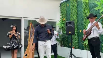 Miniatura: Lo mejor de la música llanera con grupo completo