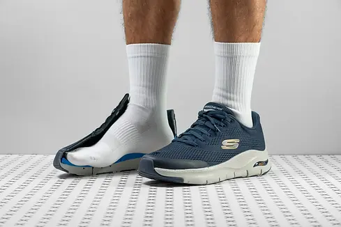 Skechers Arch Fit — взуття з анатомічною підтримкою склепіння та знімною устілкою.