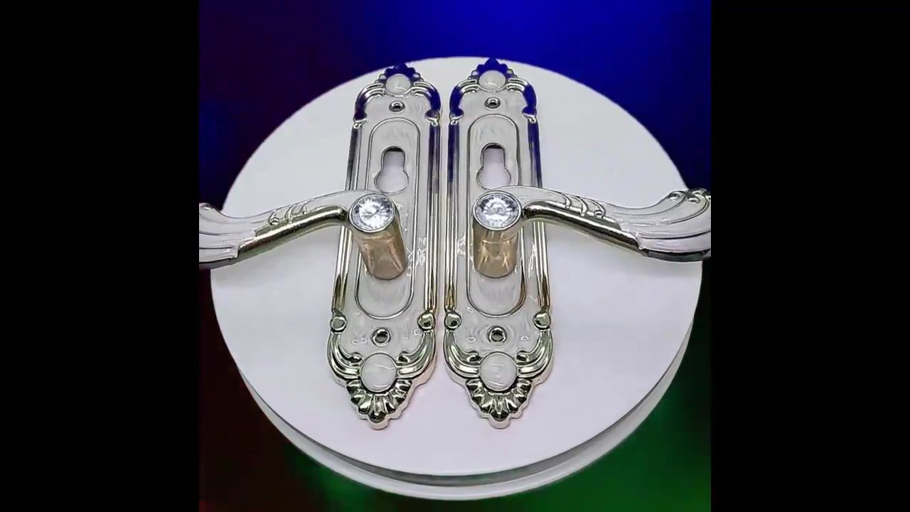 Fancy Royal White-Gold Door Lock
