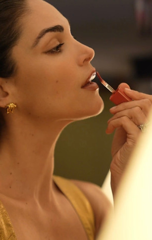 DOLCE & GABBANA BEAUTY
Jocelyn Osorio applying Dolce & Gabbana Beauty lipstick in an editorial beauty moment inspired by Italian glamour and timeless style.