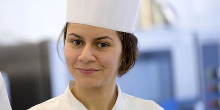 Portrait professionnel d’une collaboratrice réalisé pour le trombinoscope d’une entreprise.
