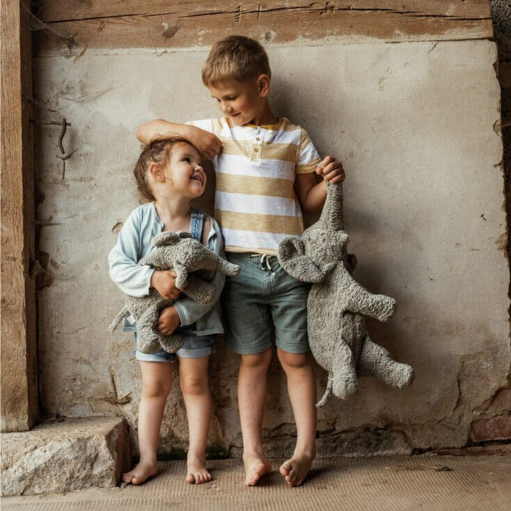 Two children holding a Senger Naturwelt Large Elephant plush companion