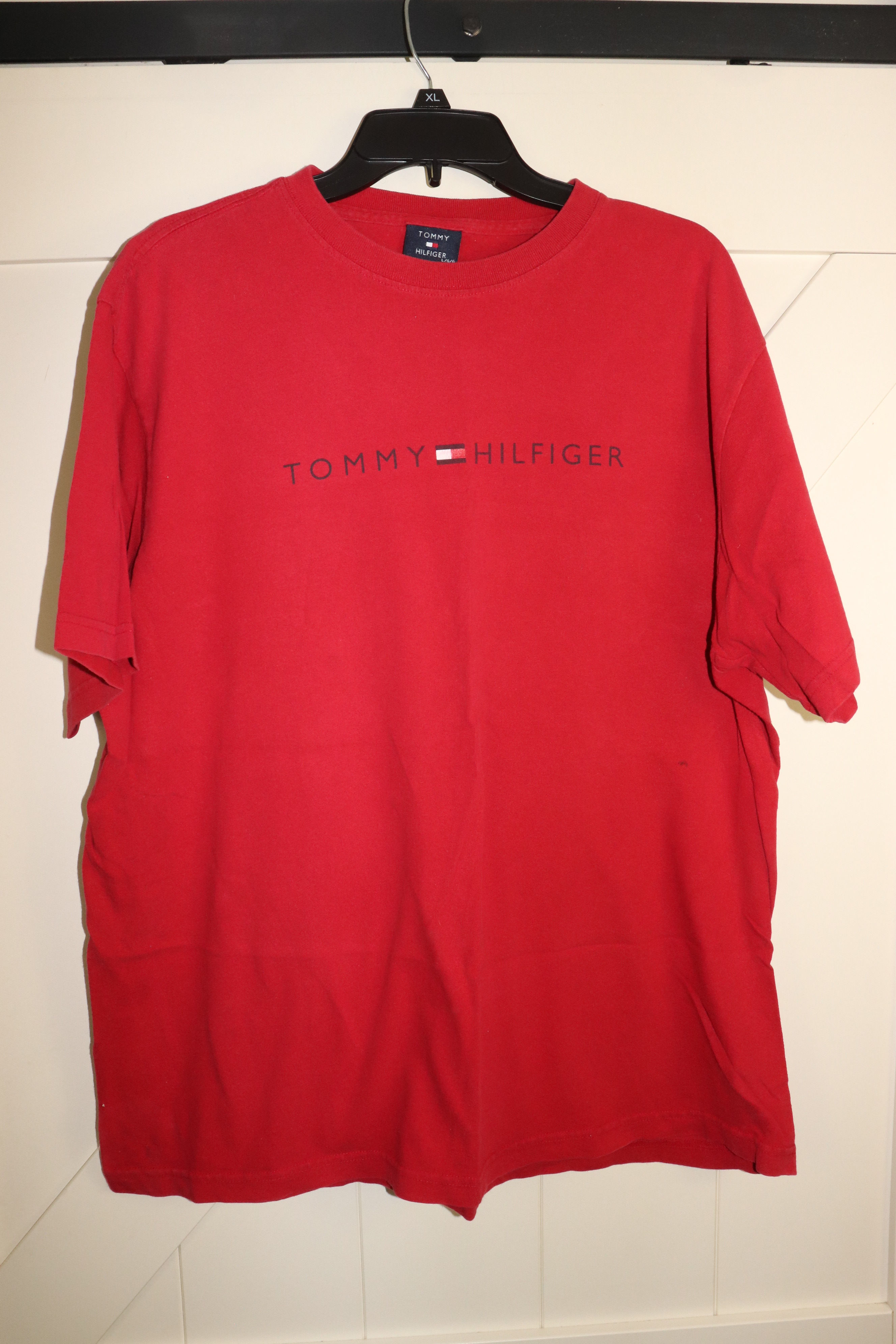 *Vntg Tommy Hilfiger Red Spellout Logo Graphic Tee Shirt Size M