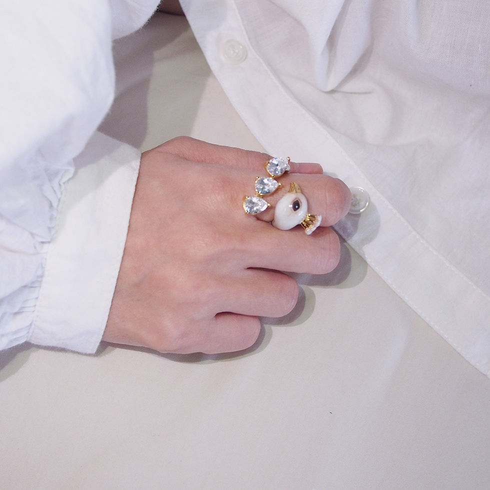 Thumbnail: Peacock White,White Stone