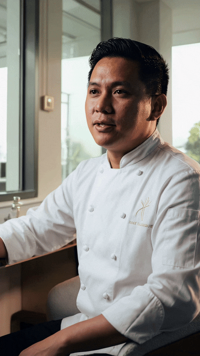 freepik_can-you-regenerate-this-image-but-make-the-color-t_kling_1080p_9-16_24fps_71324.gi