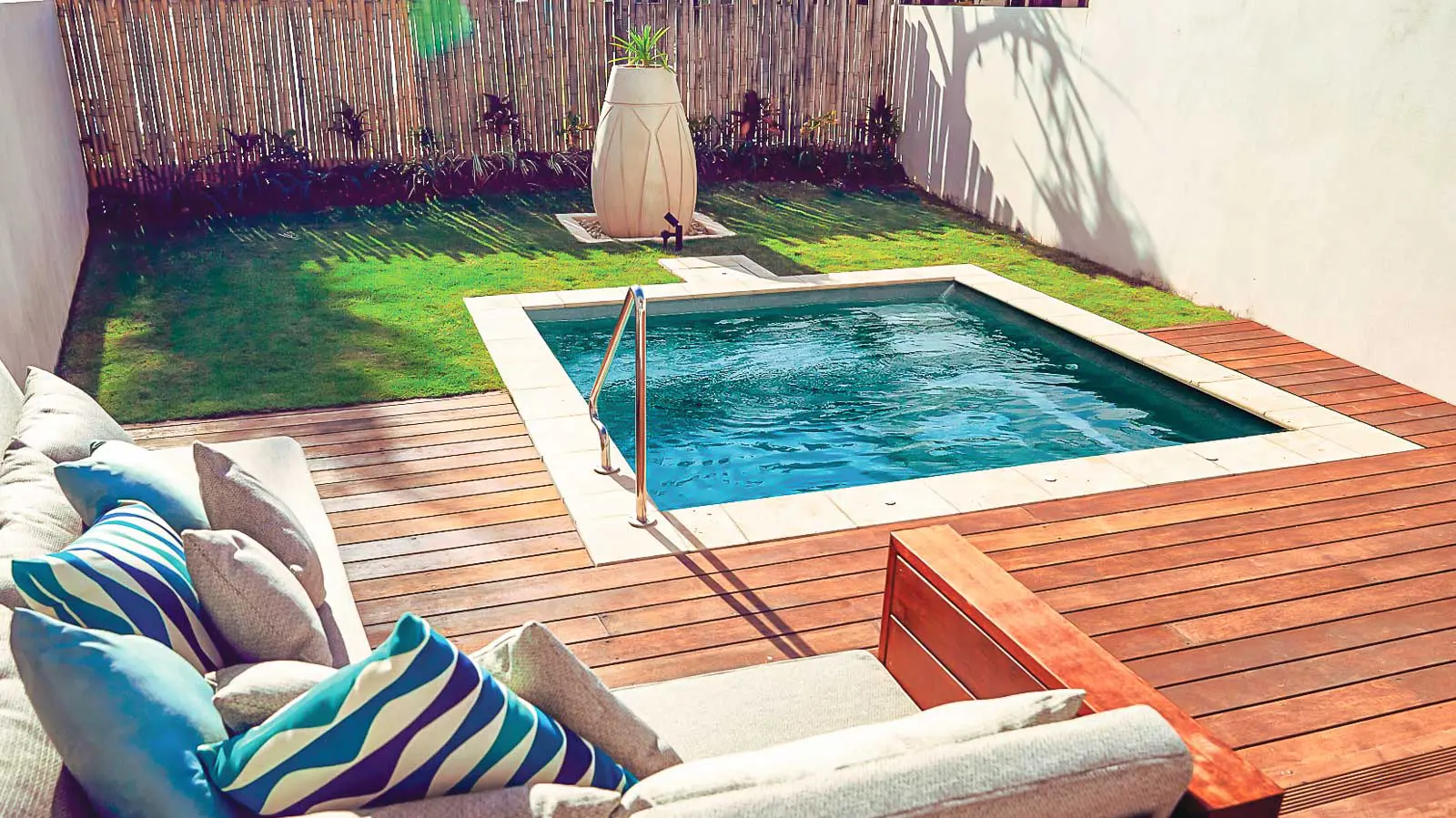 Leisure-Pools-Fiji-Plunge-fiberglass-pool.webp