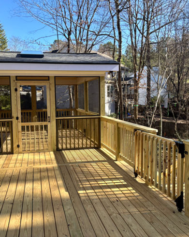 Enclosed Upper Deck with Gate