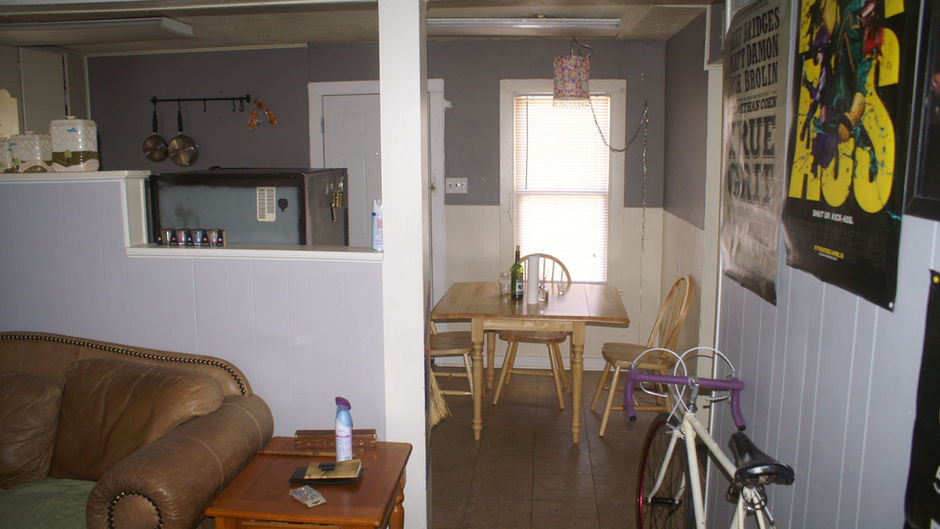 UNT- 419 Ponder St. - Duplex- 2 bed 1 bath home by UNT campus  $1395.00 mo.  Available 8.1.26