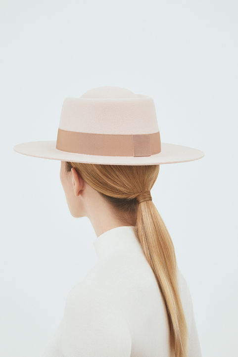 Cornelia
My world ahead.
I live in a world with a spirit of freedom, in which I fearlessly express my versatility of character, filled with many beautiful hats and a heart full of love.

Always.