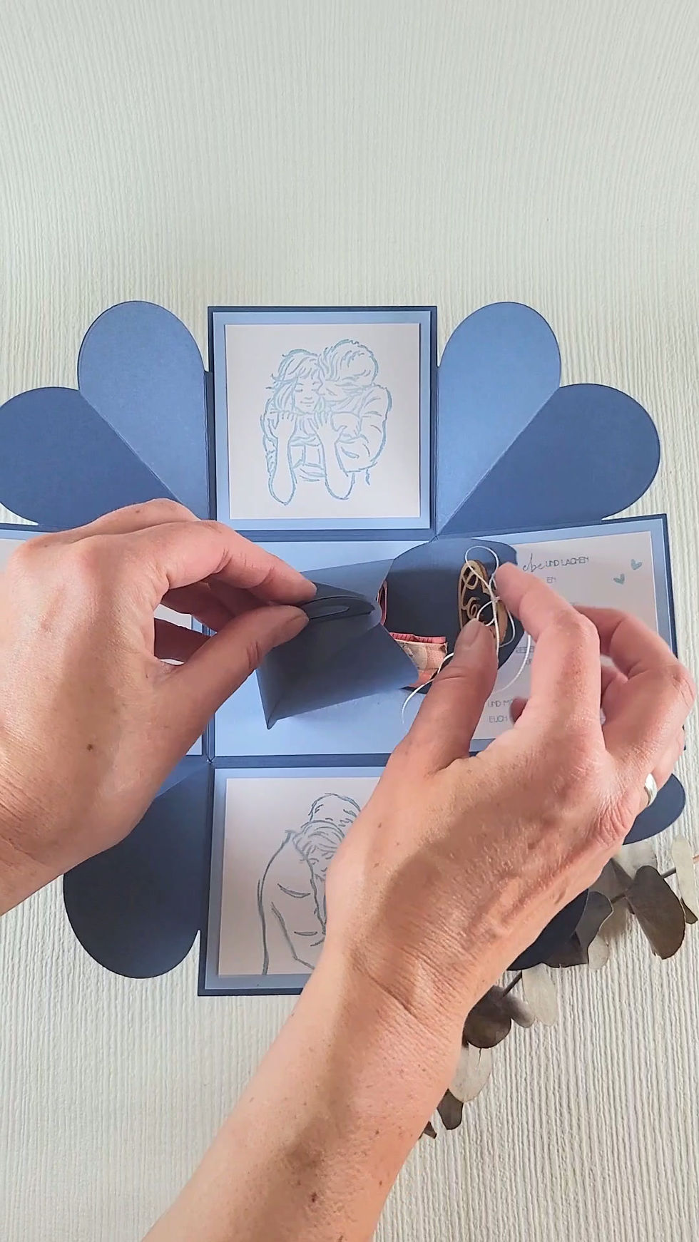 Miniaturbild: Geschenkbox Geldgeschenk zur Hochzeit mit Herz Video