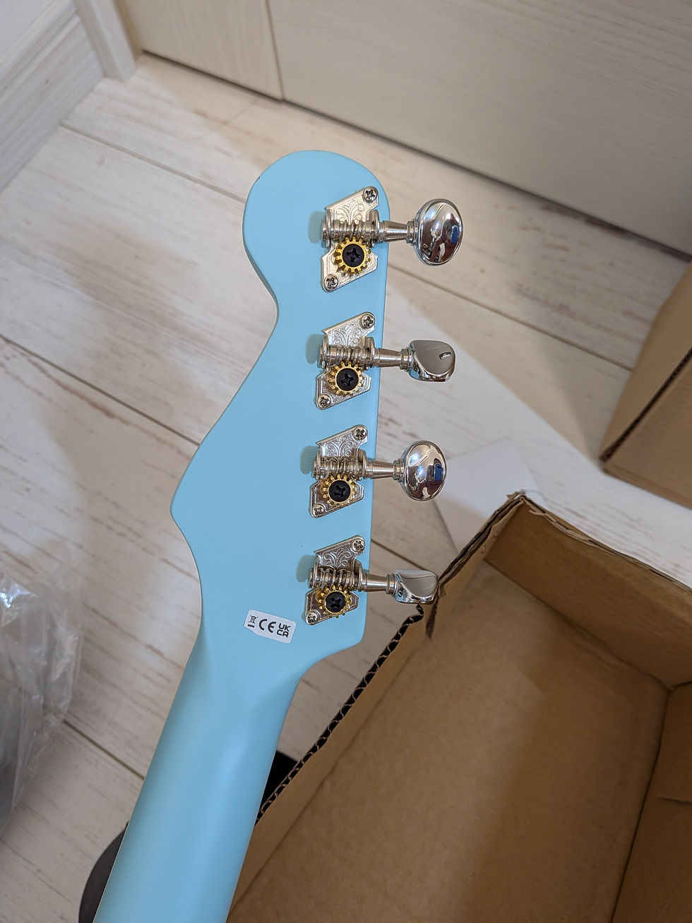 サムネイル： 新品　Fender AVALON TENOR UKULELE (Daphne Blue) フェンダー

