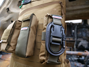 Un sca Medic beige avec une Sangle d'extraction XT et d'autres pochettes